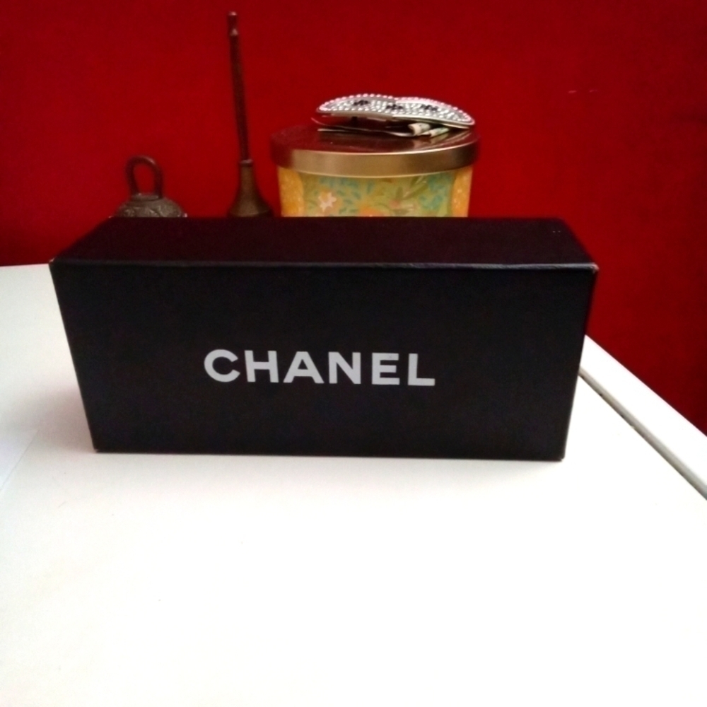 CHANEL❤️‍🔥 SUNGLASSES BOX IN PERFECT CONDITION.